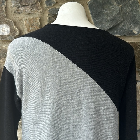 Joan Vass Studio Women's Black/Gray Color Block Asymmetrical Sweater Size Medium - Picture 6 of 8